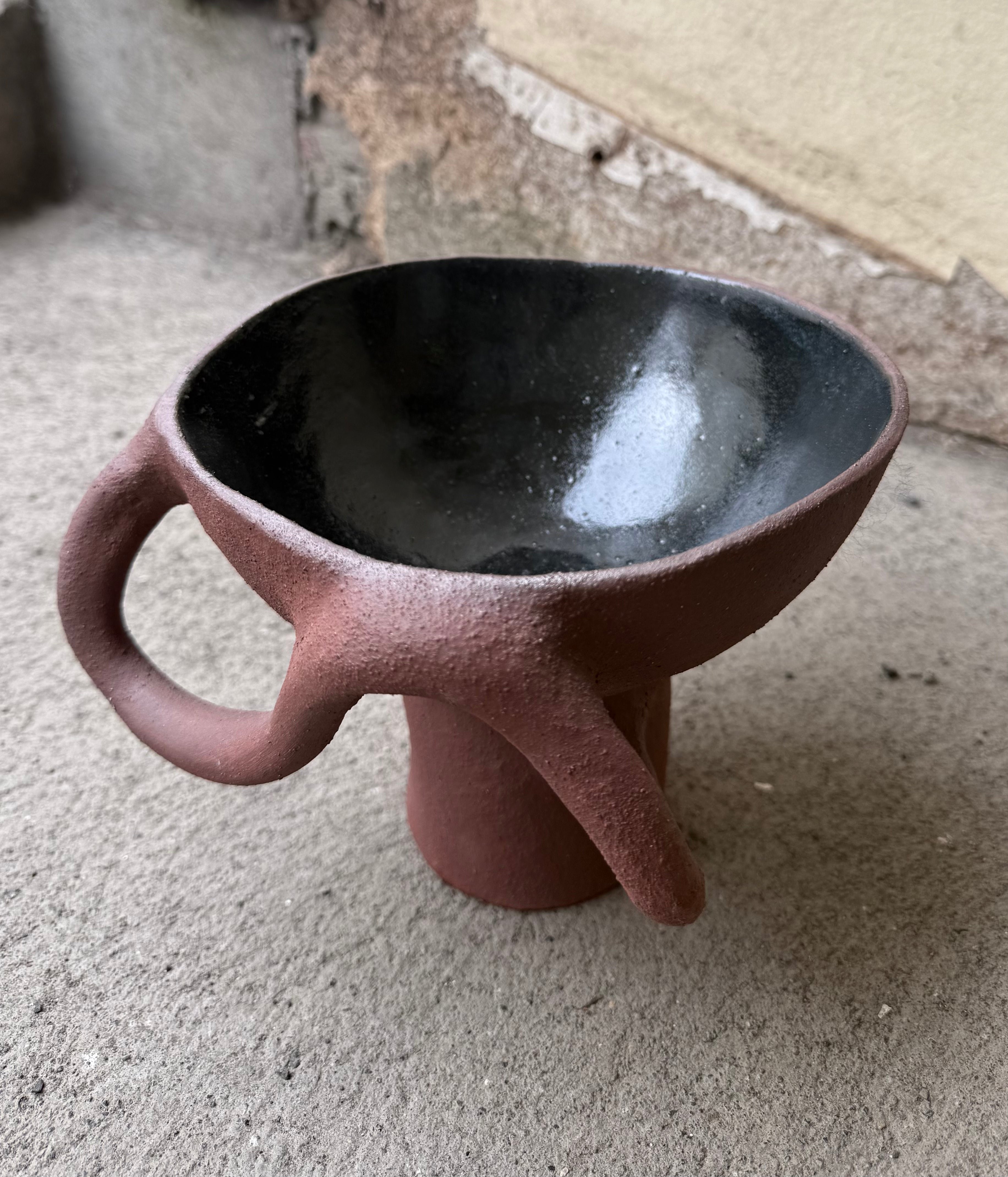 Pedestal bowl