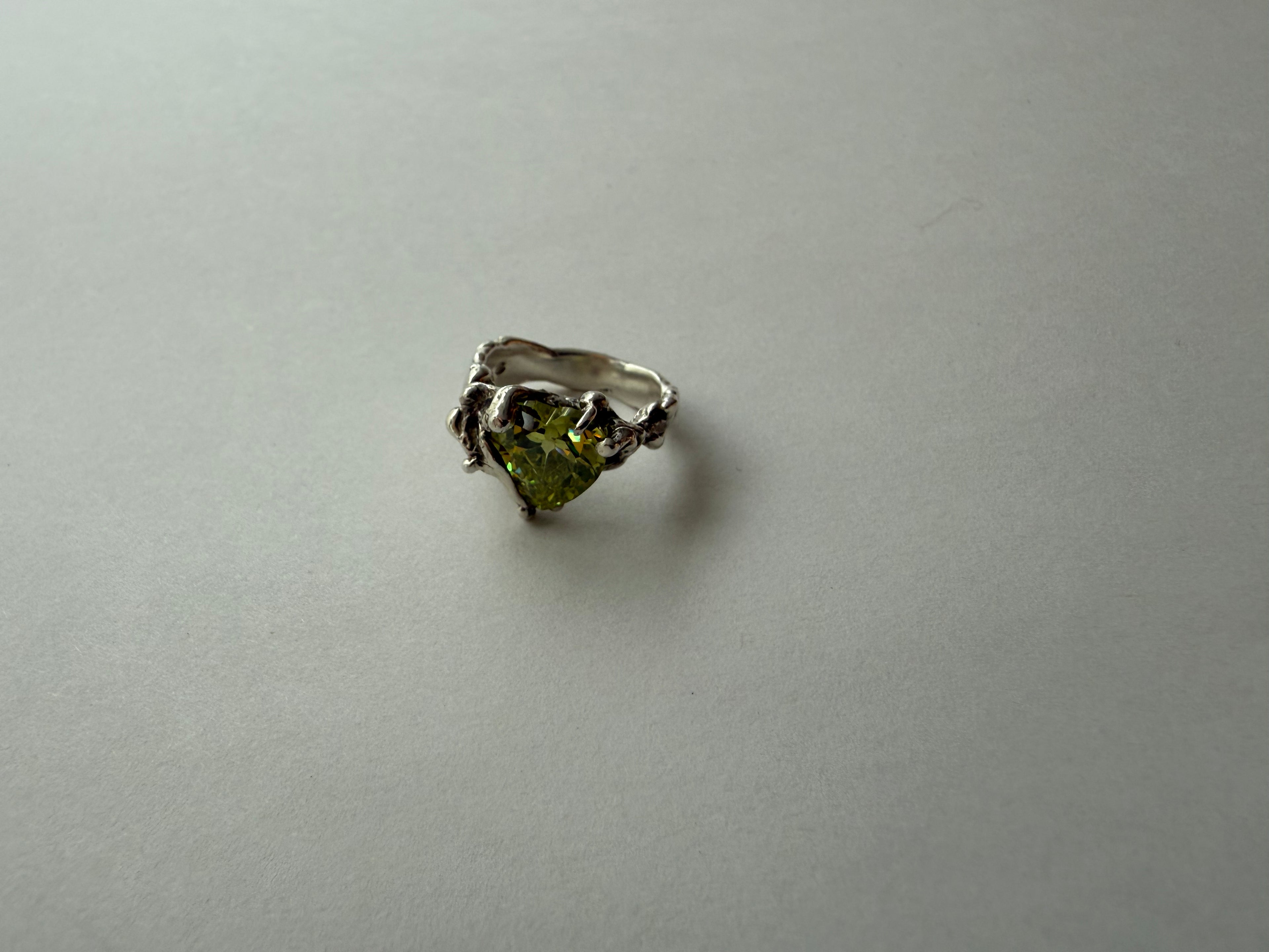 Heart ring peridot green