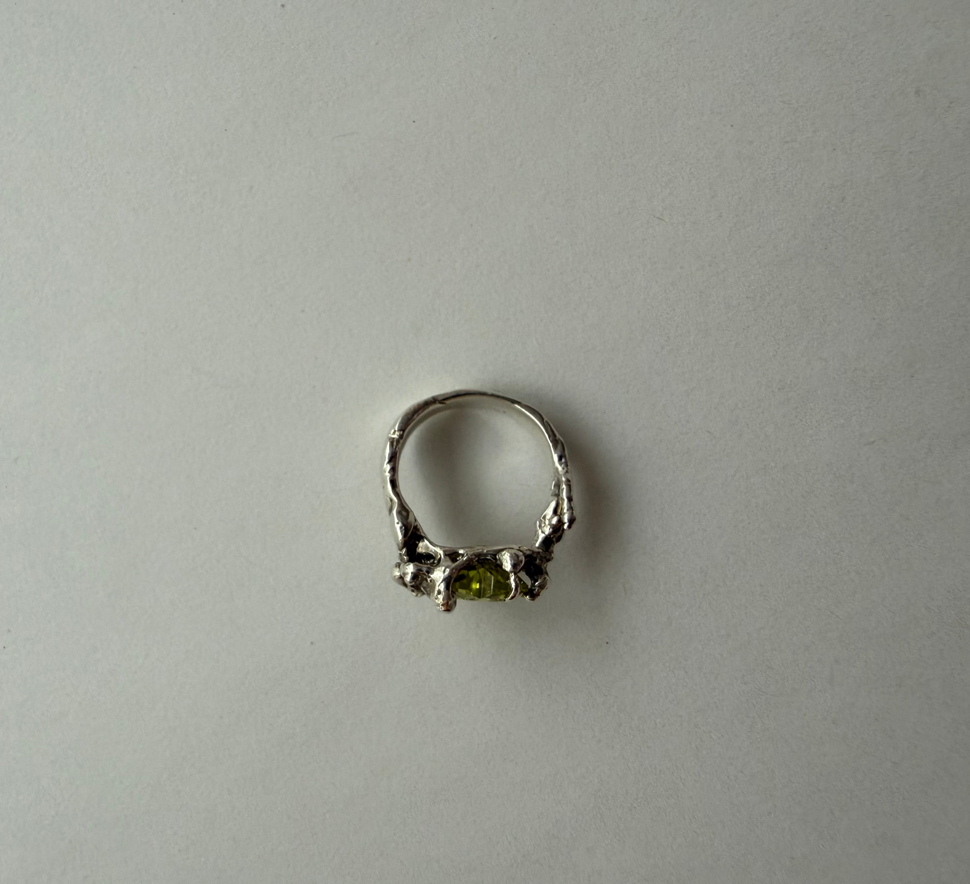 Heart ring peridot green