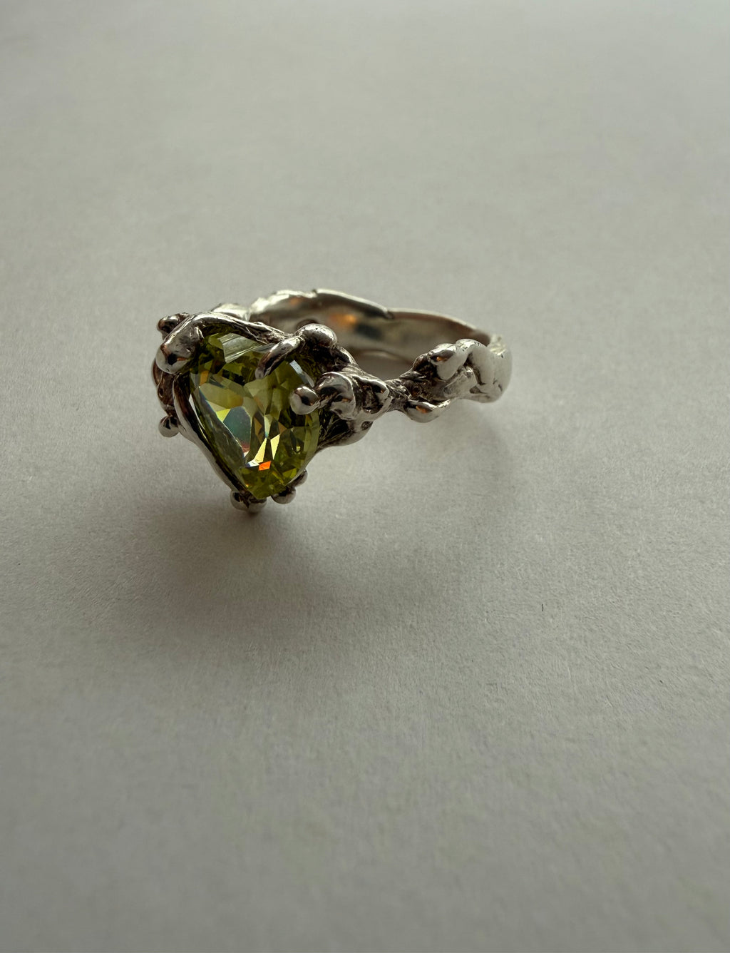 Heart ring peridot green