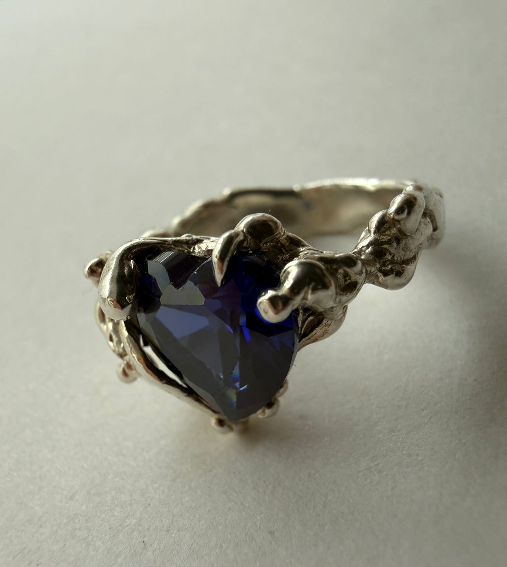 Heart ring dark blue