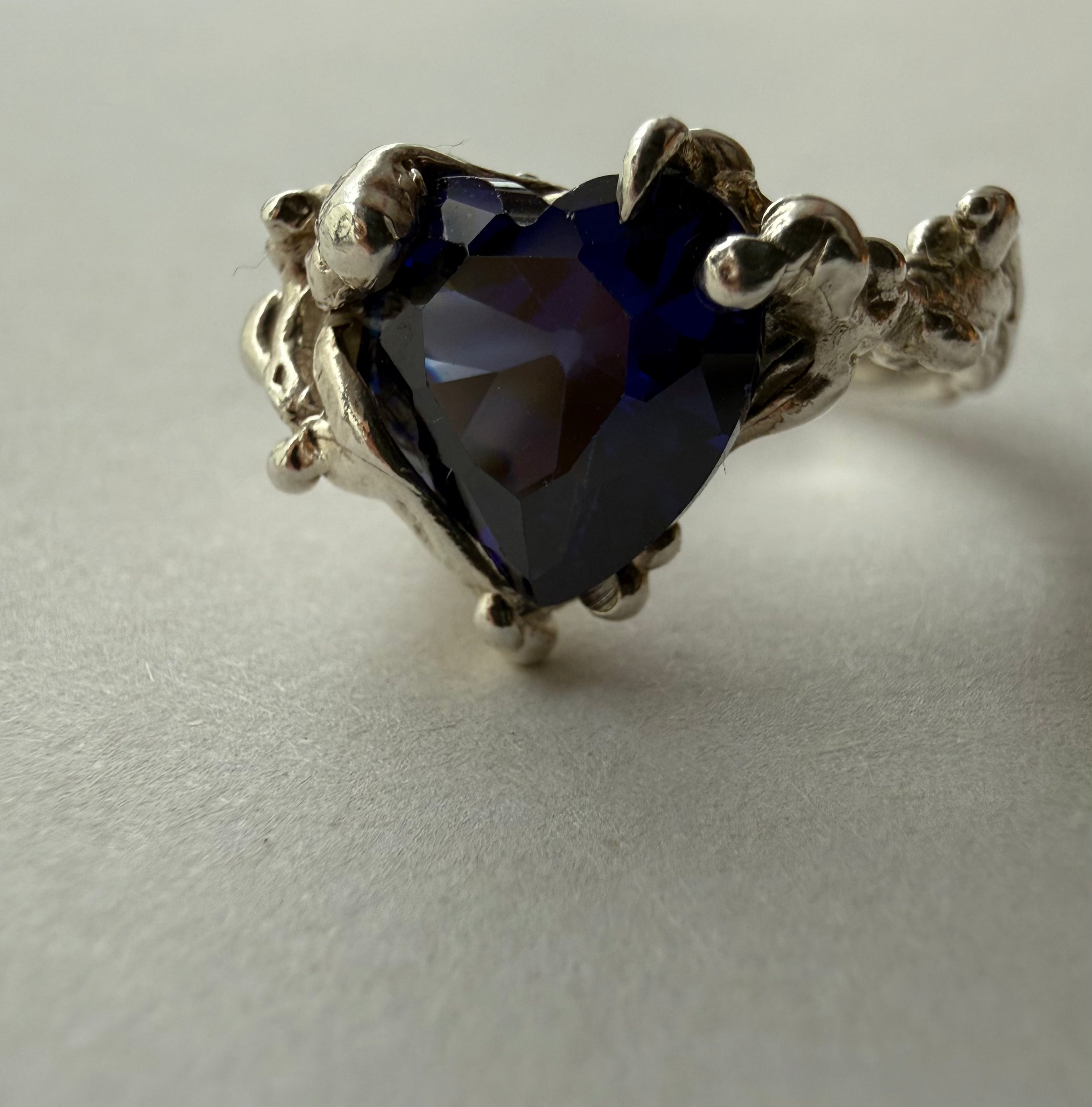 Heart ring dark blue