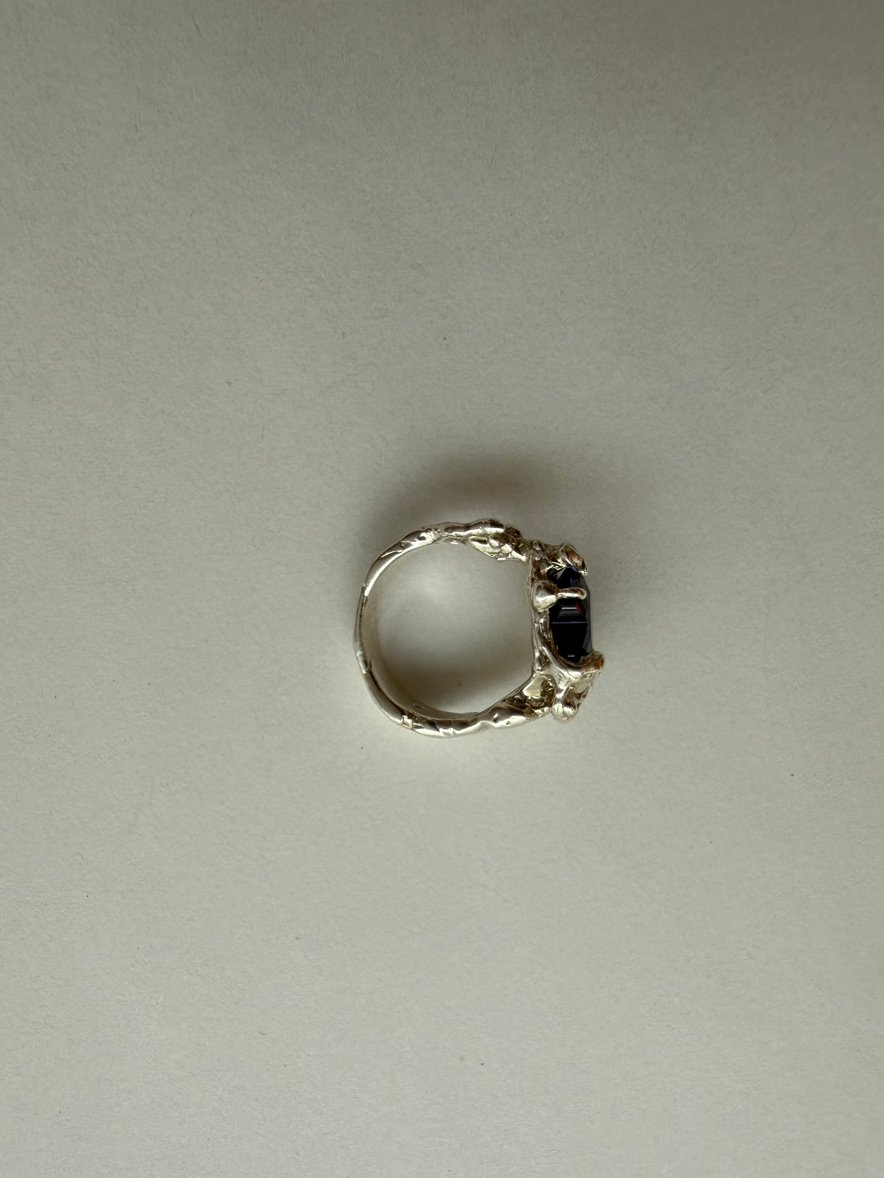 Heart ring dark blue