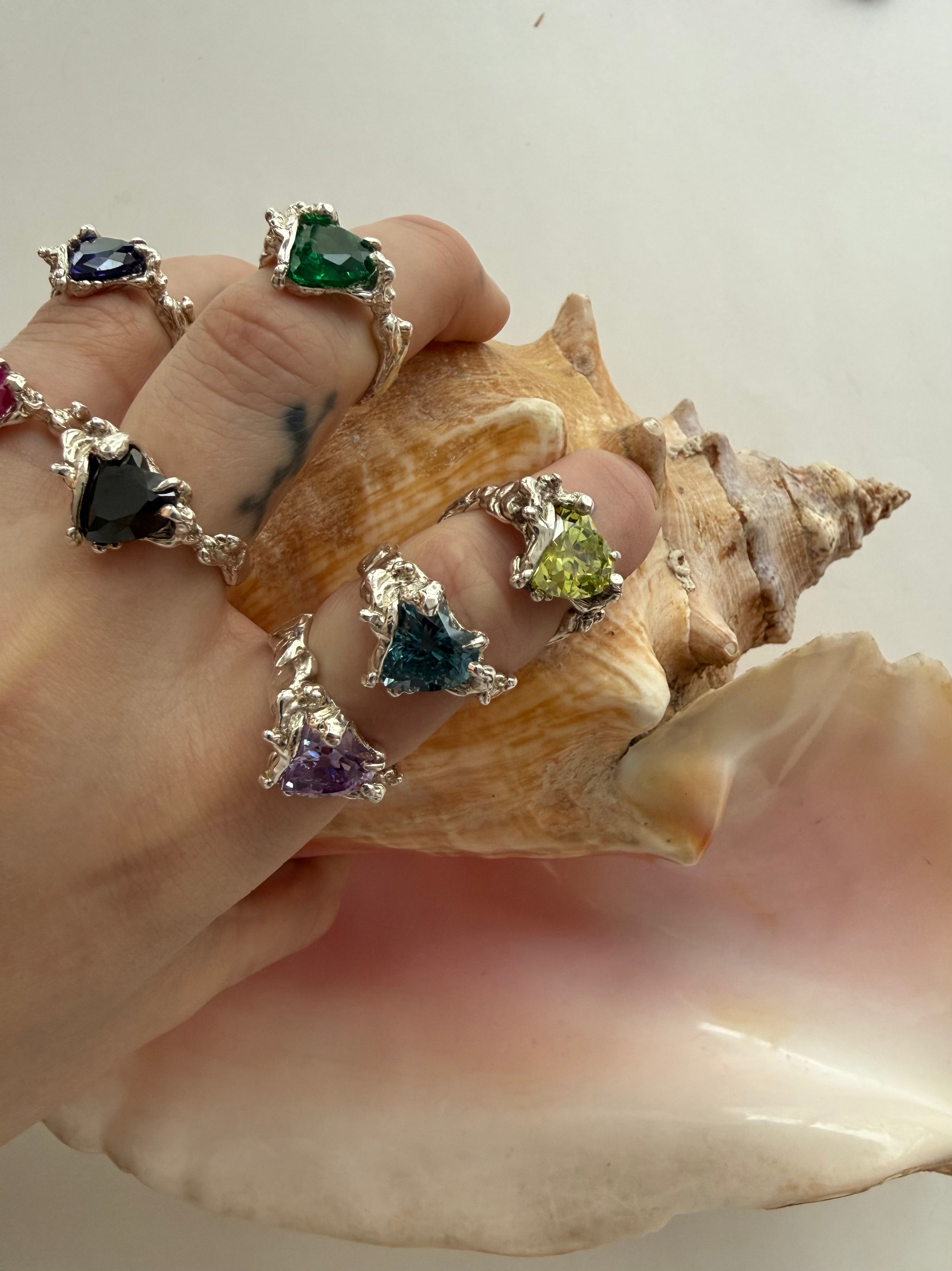 HEART RING BLACK