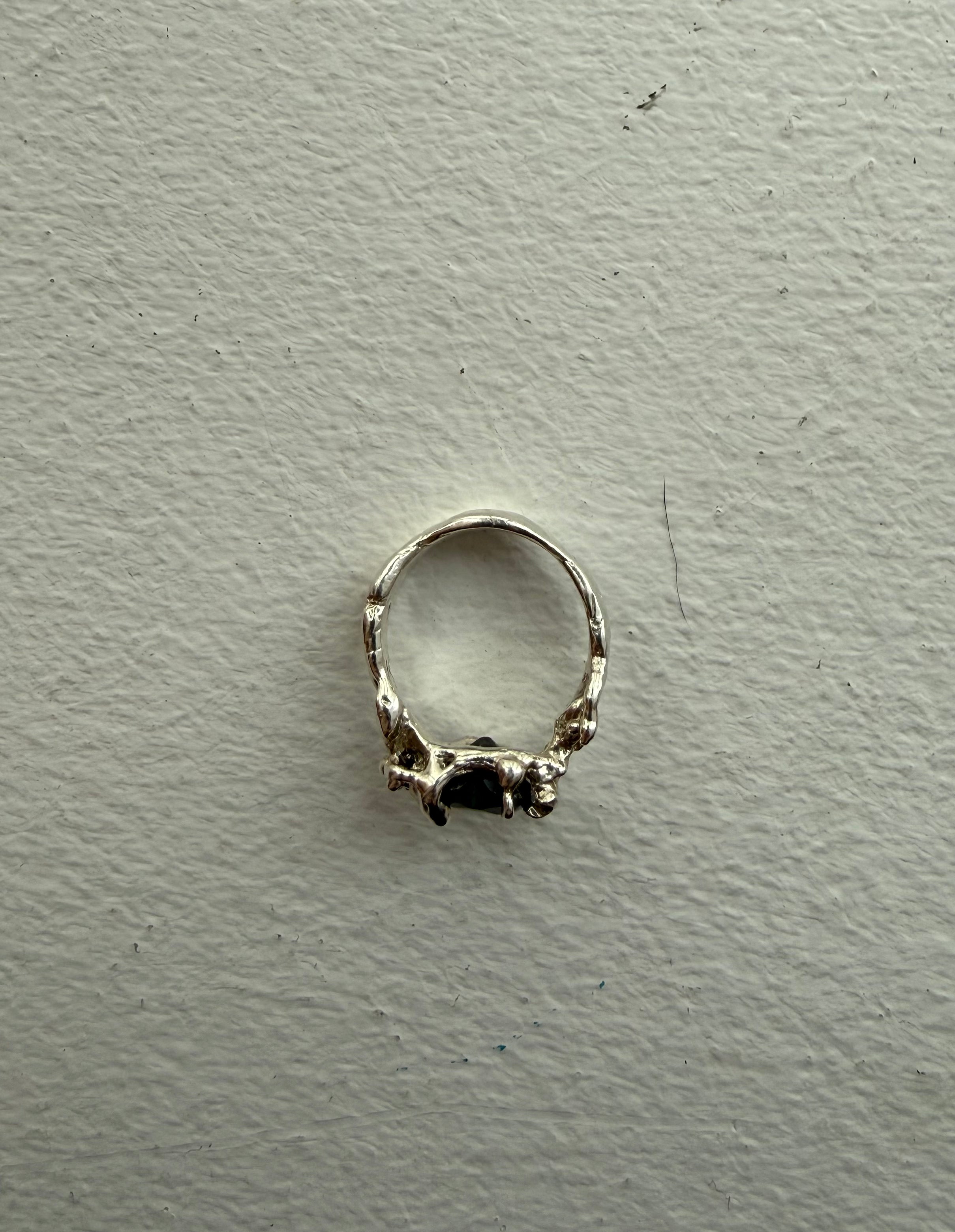 HEART RING BLACK